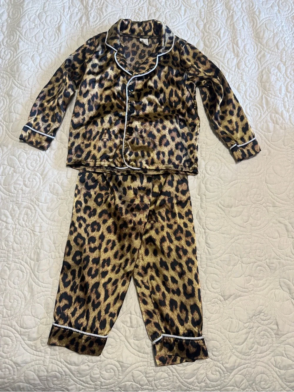 Girls cheetah leopard print satin pajamas in 3T two piece set